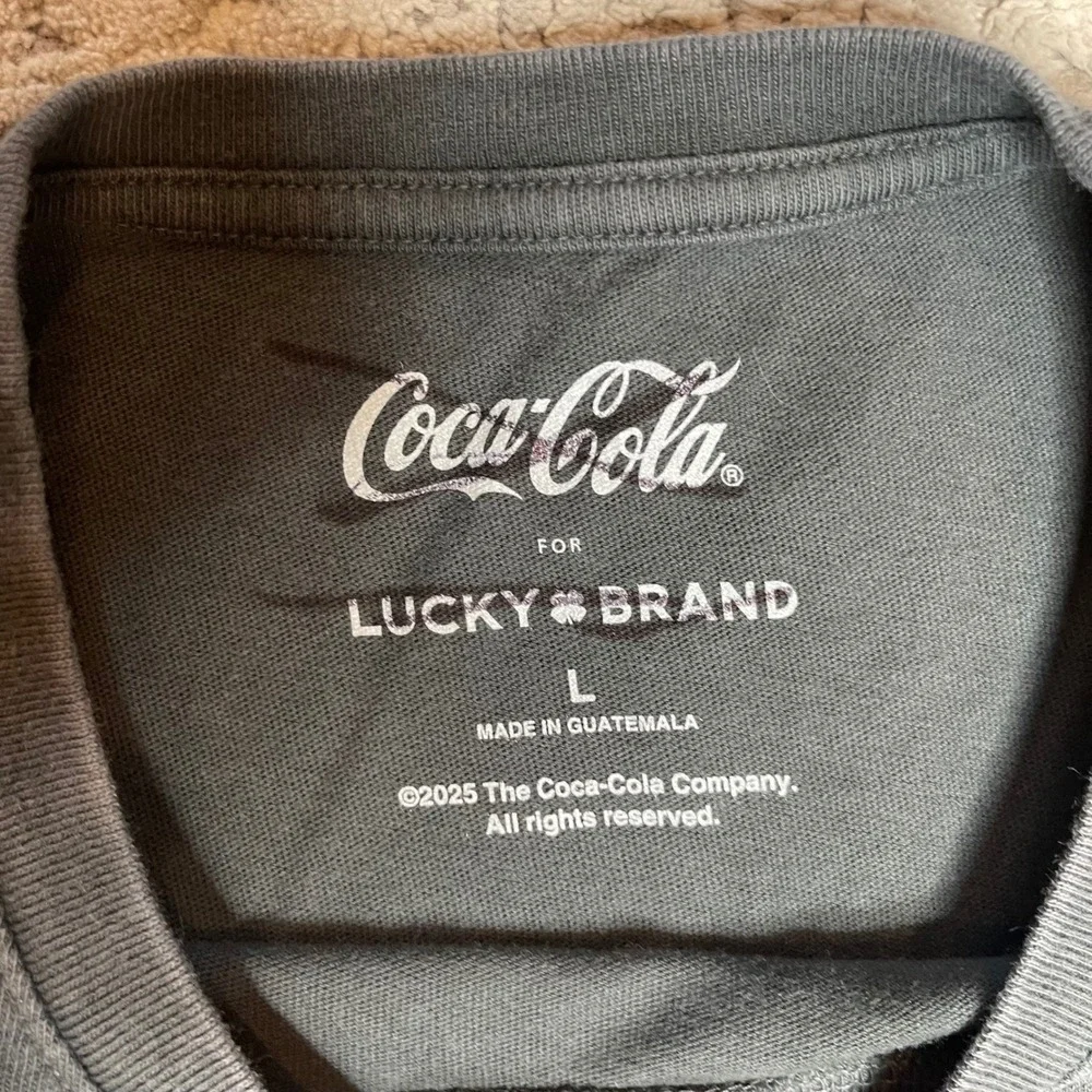 NEW Lucky Brand Coca-Cola Santa Claus Christmas Charcoal Graphic T-Shirt Mens‎ L